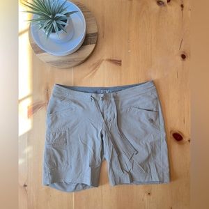 Mountain hard wear hiking shorts